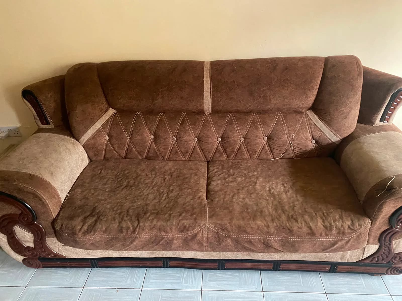 5 seater sofa — Nairobi